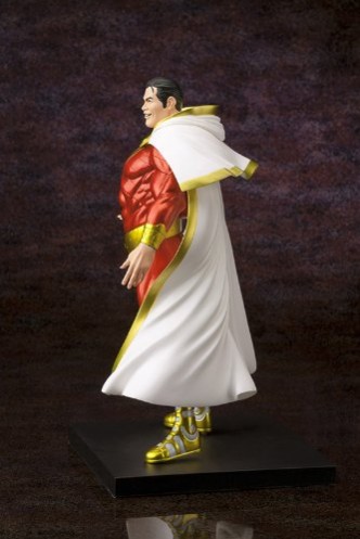 DC Comics Estatua ARTFX+ Shazam NEW 52