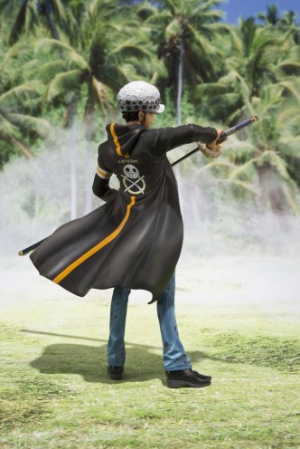 Figura Figuarts ZERO - ONE PIECE "Trafalgar Law" Dressrosa 15cm.