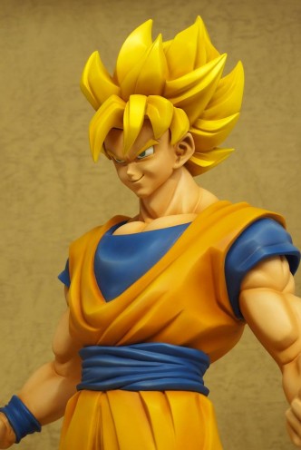 Figura Gigante - Dragon Ball Z "Super Saiyan Goku" X-PLUS 46cm.