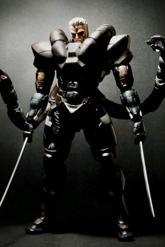 Figura Play Arts Kai - Metal Gear Solid 2 "Solidus Snake" 27cm.